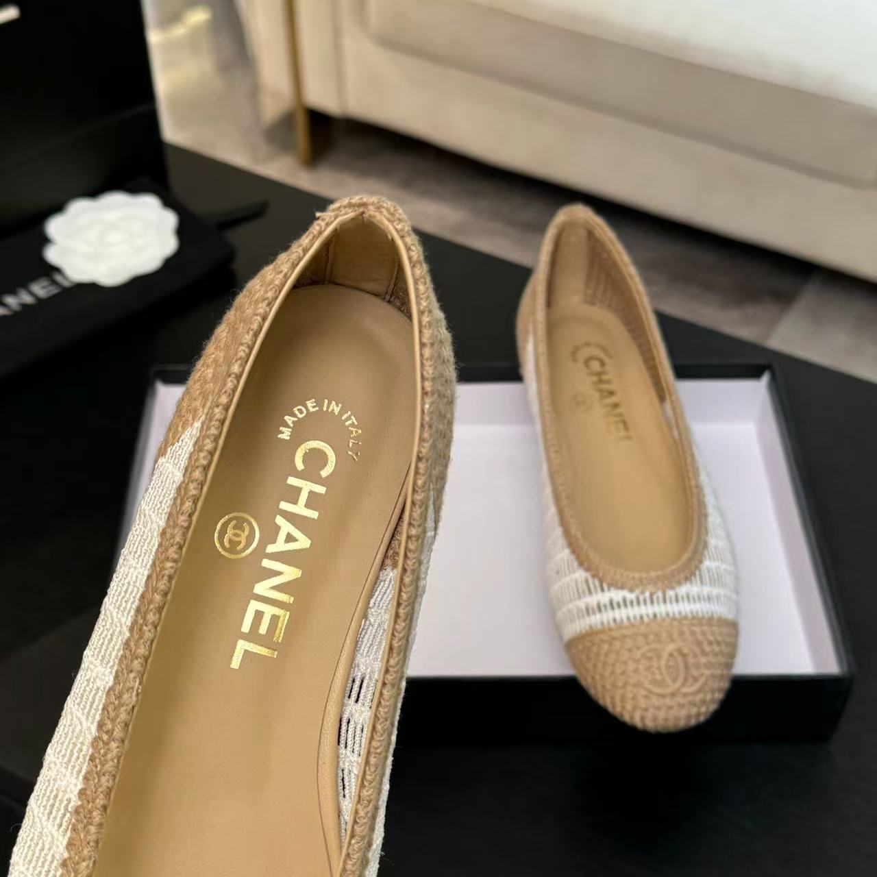 CC 25 Ballet Flat White Beige Raffia
