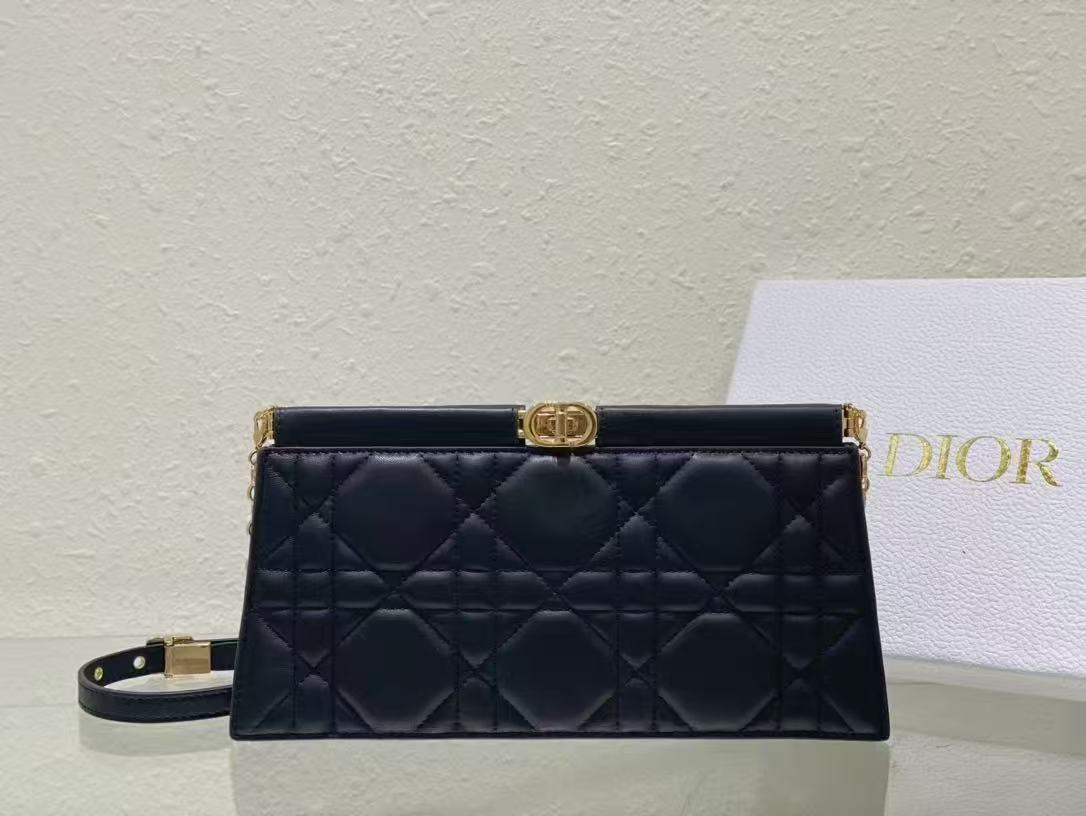 CHAIN CLUTCH 27 BAG IN BLACK LAMBSKIN