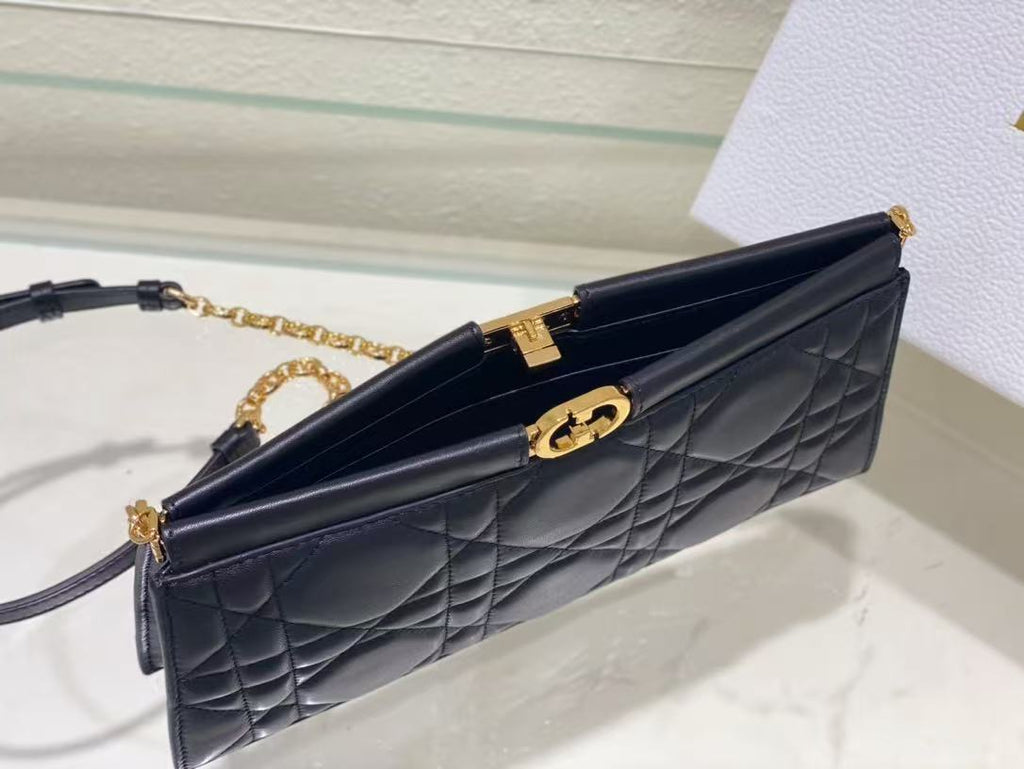 CHAIN CLUTCH 27 BAG IN BLACK LAMBSKIN
