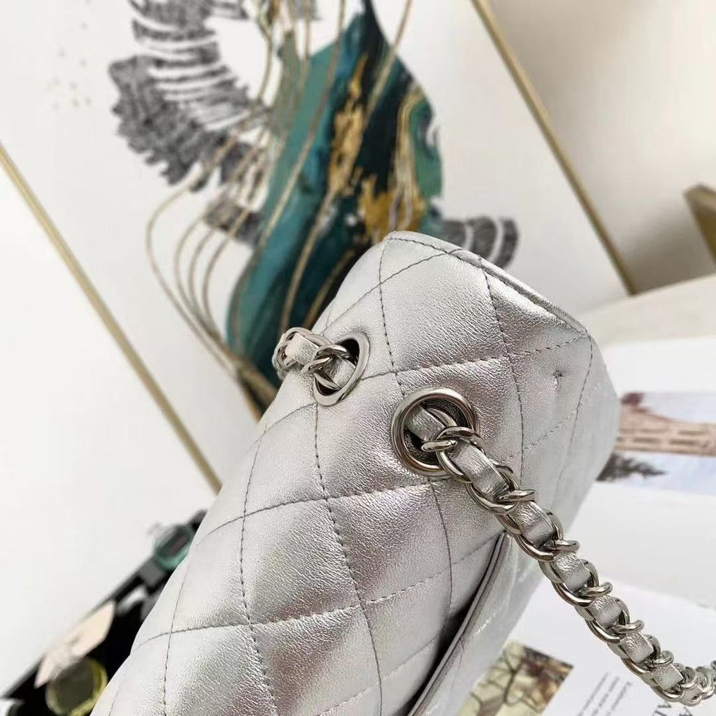 CC Classic Flap Medium 25cm Silver Lambskin