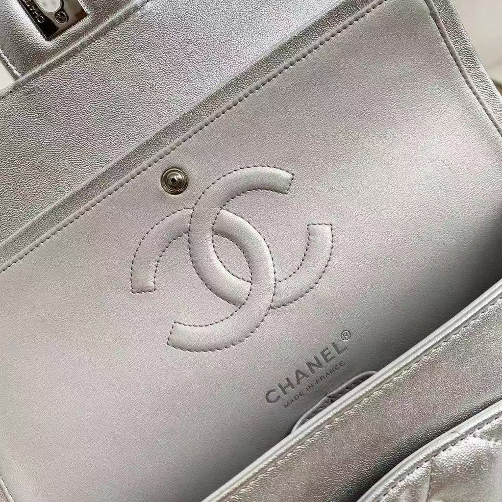 CC Classic Flap Medium 25cm Silver Lambskin