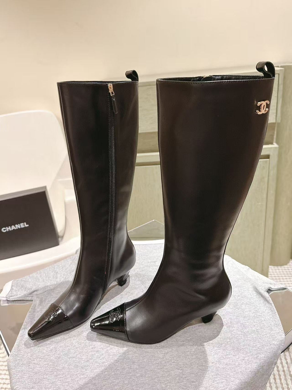 CC Knee-High Pointed Toe Chunky Heel Boots 50mm Black Sheepskin