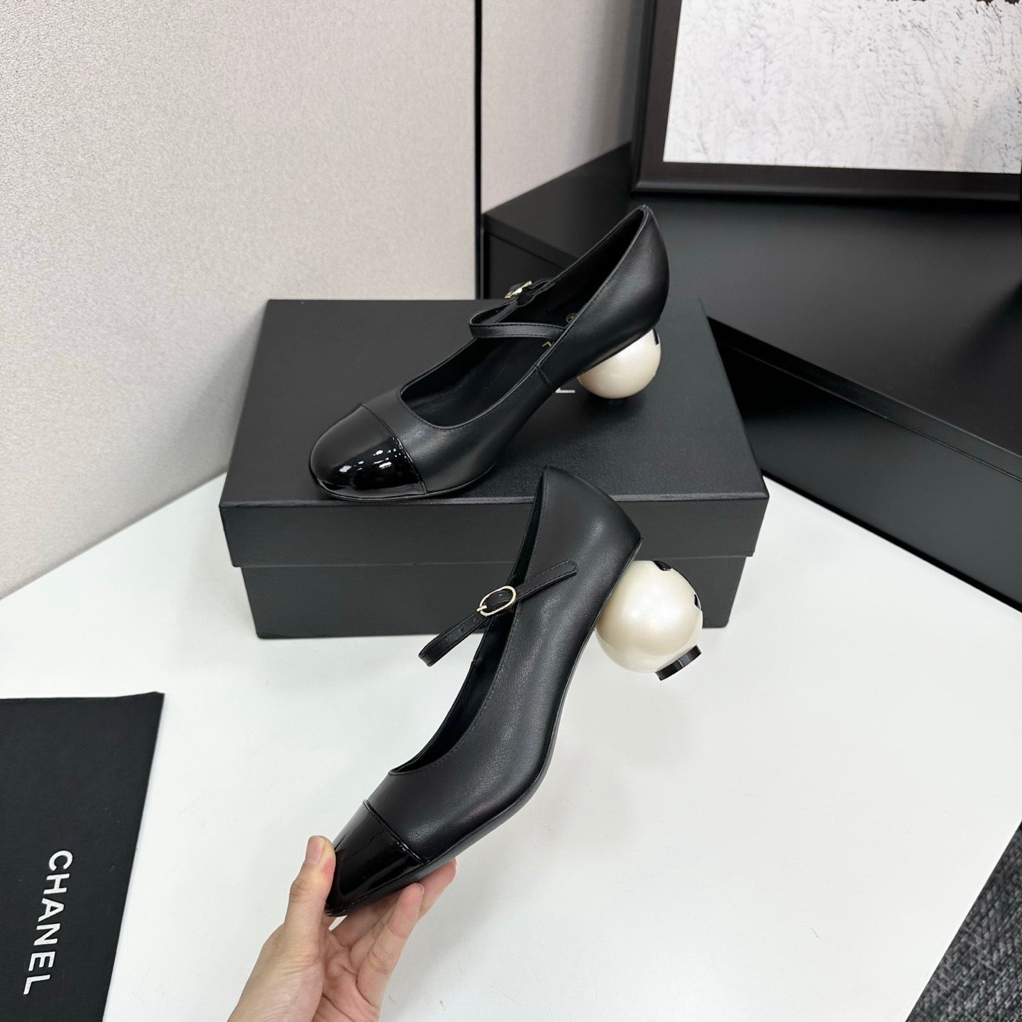 CC 25 FW Mary Janes with Faux Pearl 85mm Black Lambskin