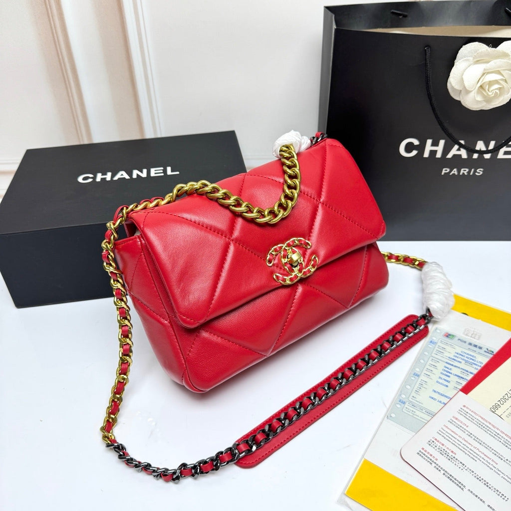 19 FLAP BAG 26 CHERRY RED LAMBSKIN