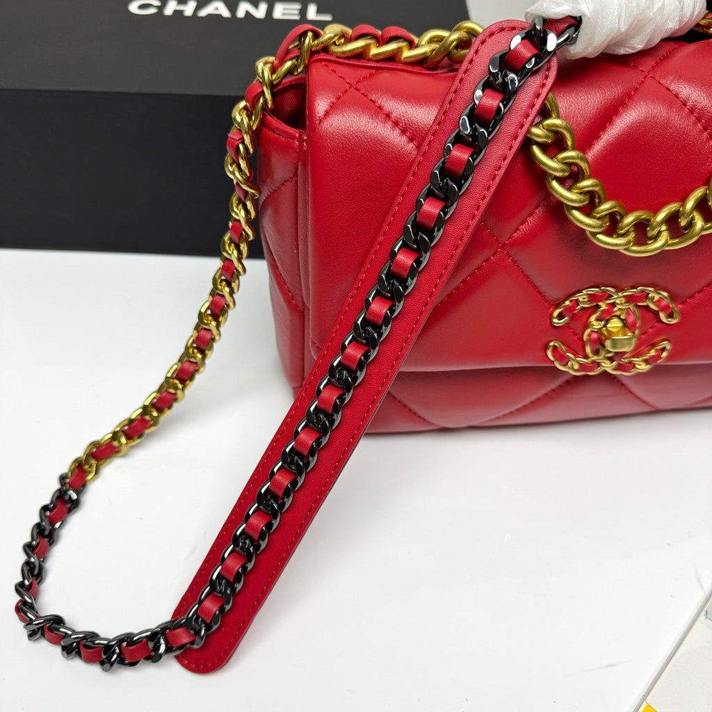 19 FLAP BAG 26 CHERRY RED LAMBSKIN