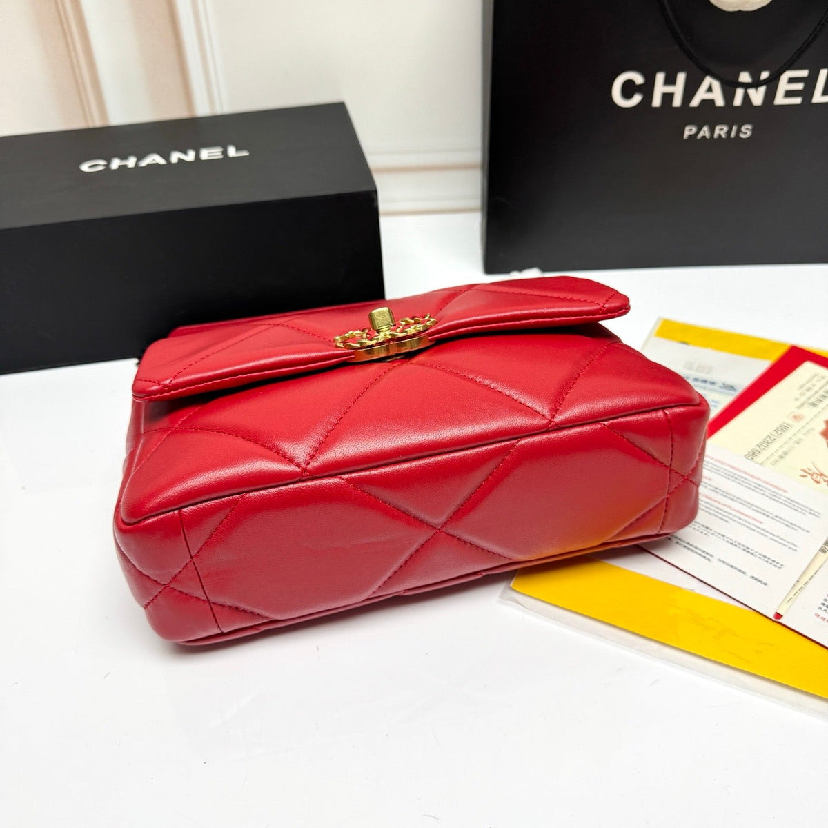 19 FLAP BAG 26 CHERRY RED LAMBSKIN