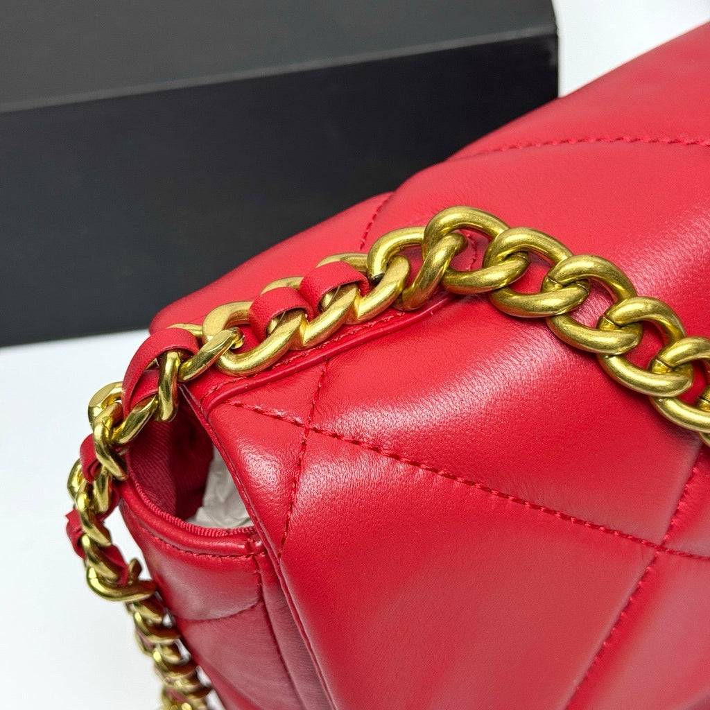 19 FLAP BAG 26 CHERRY RED LAMBSKIN