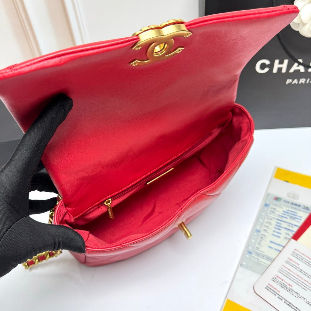 19 FLAP BAG 26 CHERRY RED LAMBSKIN