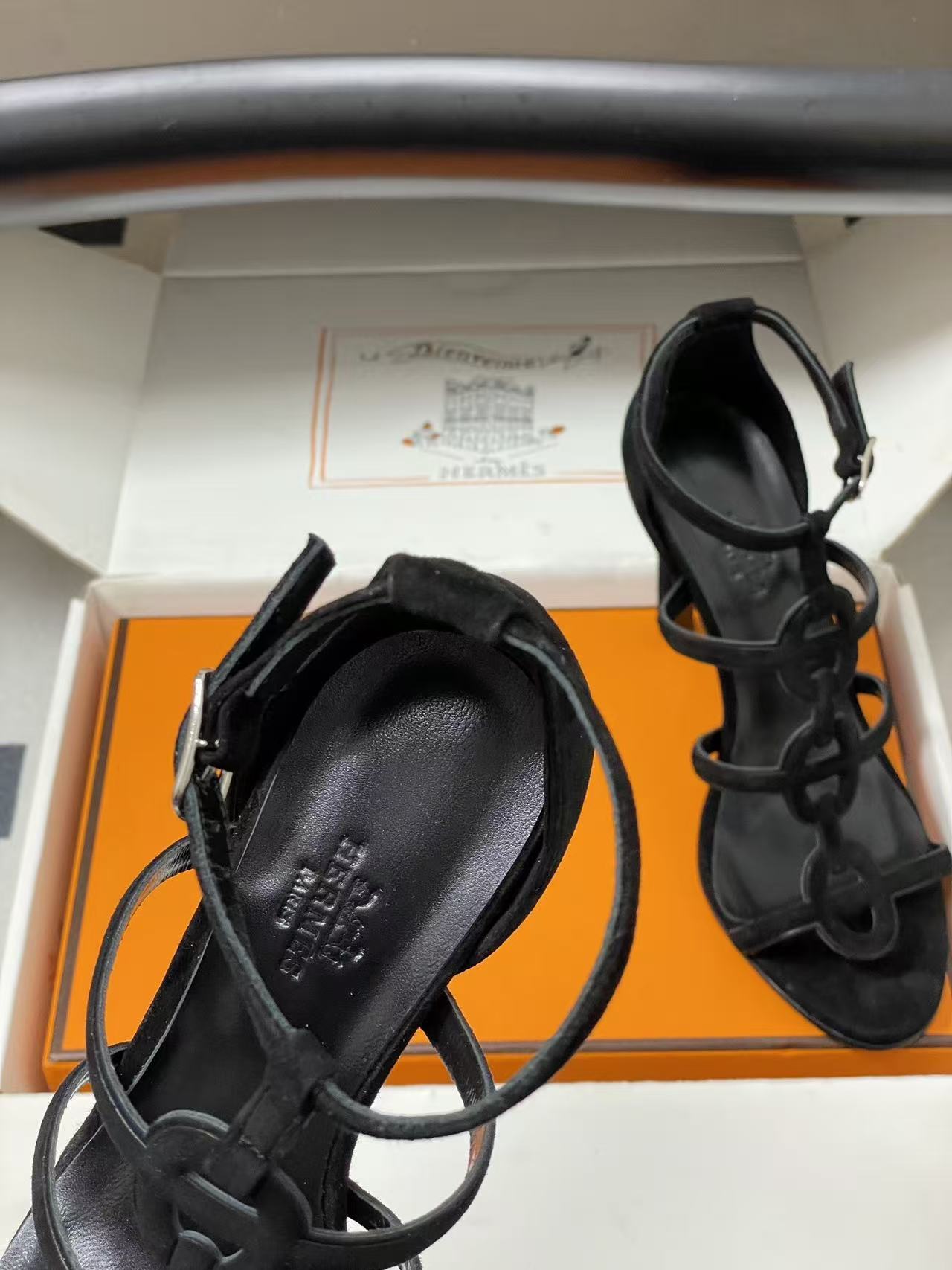 HM 26S STRAPPY HIGH HEEL 105MM IN BLACK LAMBSKIN