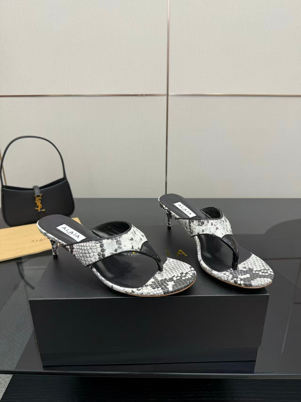 Alaïa Infradito Thong Sandals 55 Black White in Snakeskin Pattern combined with   Finish