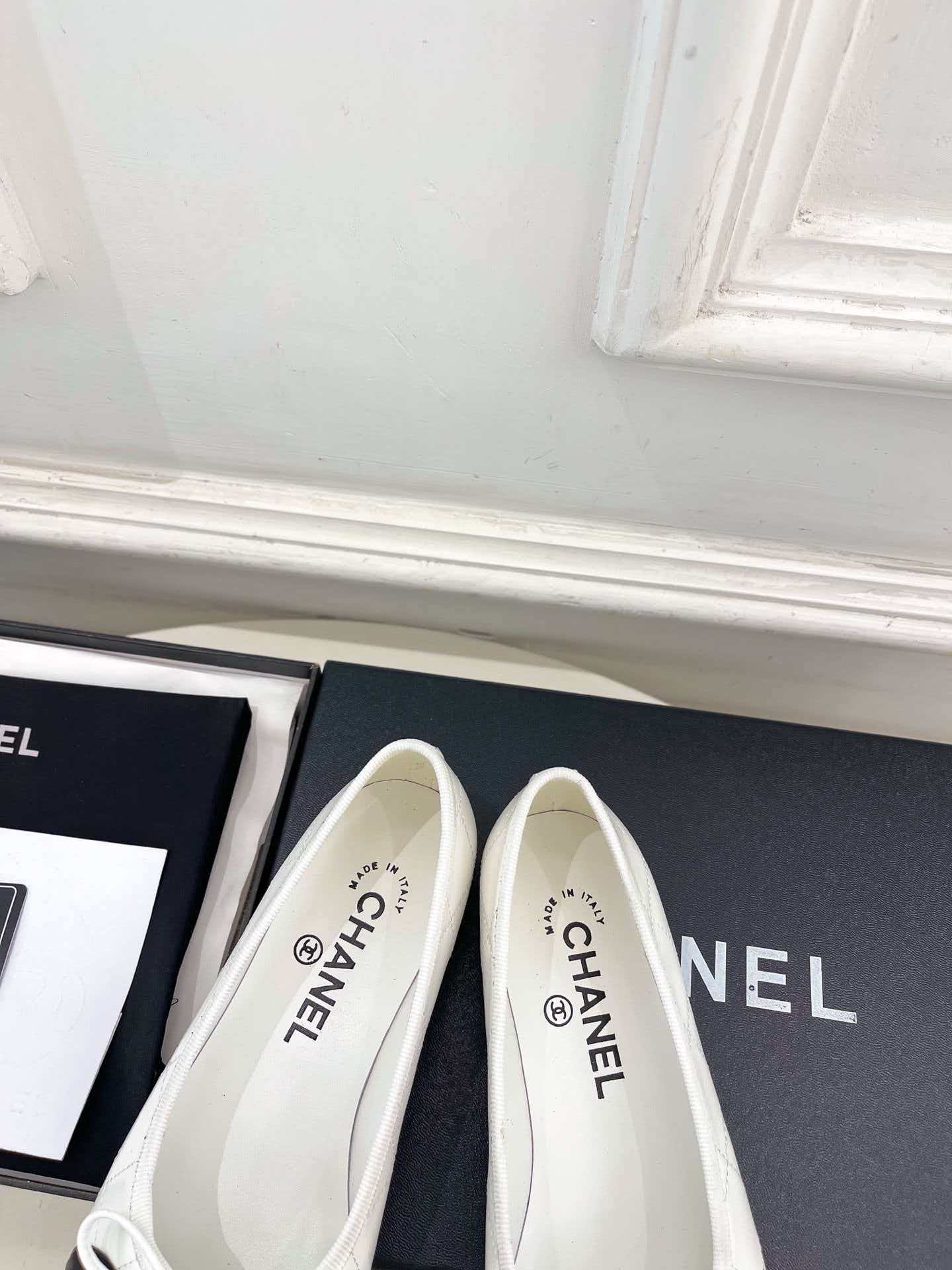 CC 26 COCO BEACH WHITE BLACK IN COWHITE LEATHER
