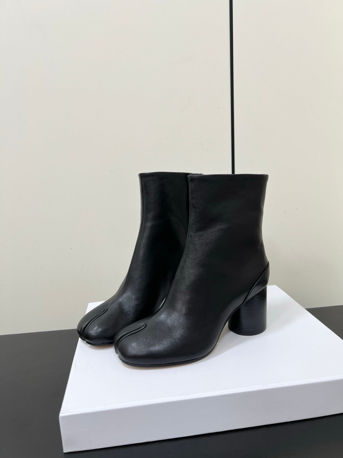 MM Tabi Ankle Boots 7.5cm Black Leather