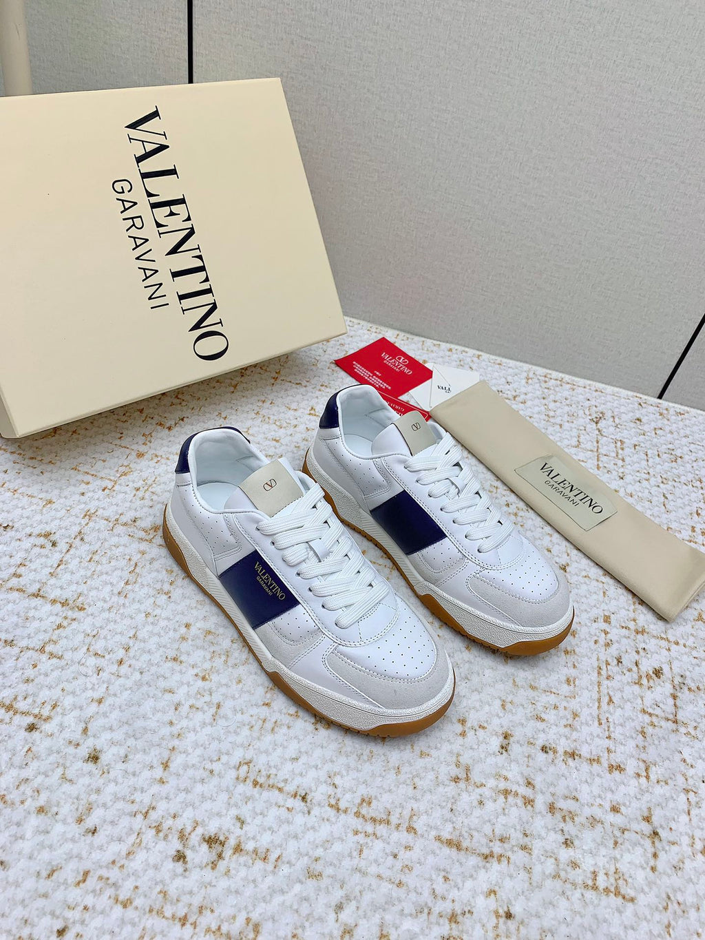 VT 25 Low Top Garavani Sneaker White Blue Cowhide 331677