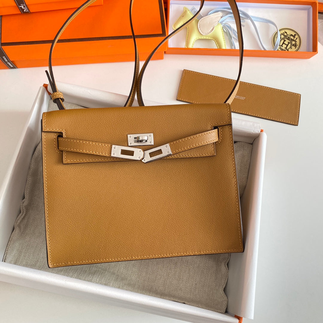 Kelly Danse II 22cm Gold Evercolor Leather Shw