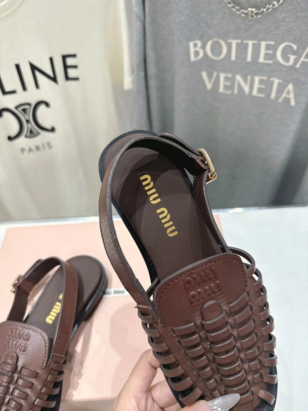 Miumiu 26ss Flat Sandals Brown Woven Cowhide 713122