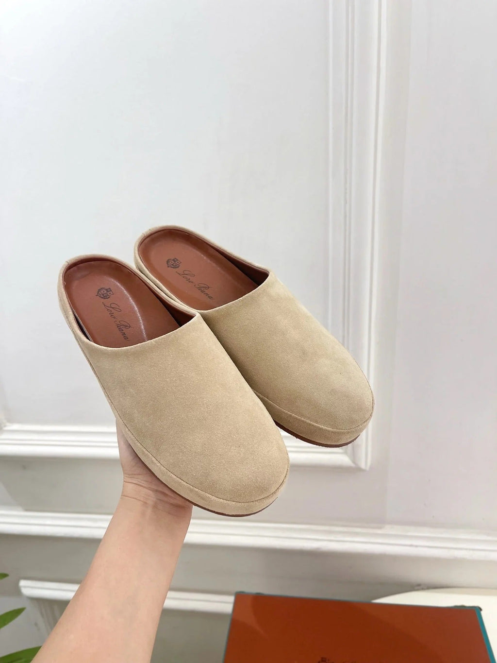 LP 25S MULES IN WARM BEIGE SUEDE