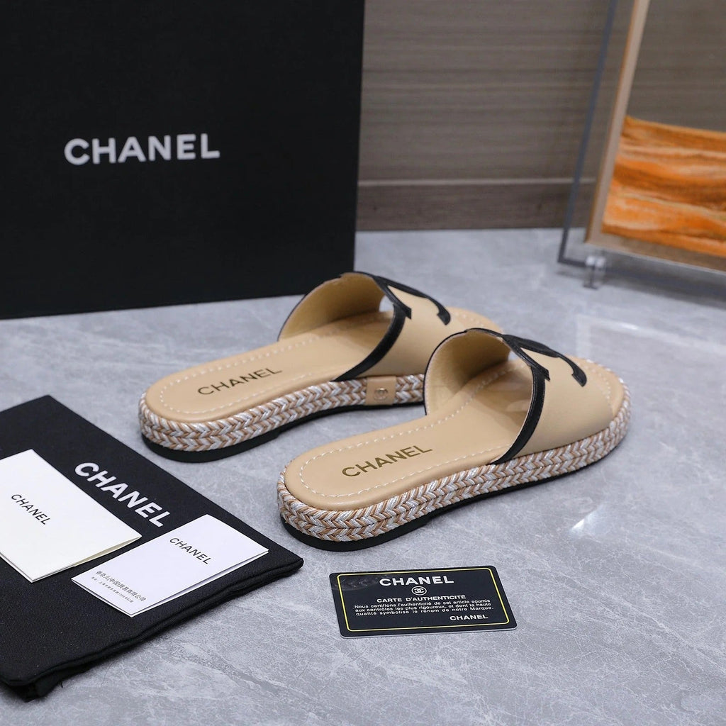 CC 2026 Slippers Beige Sheepskin 758401