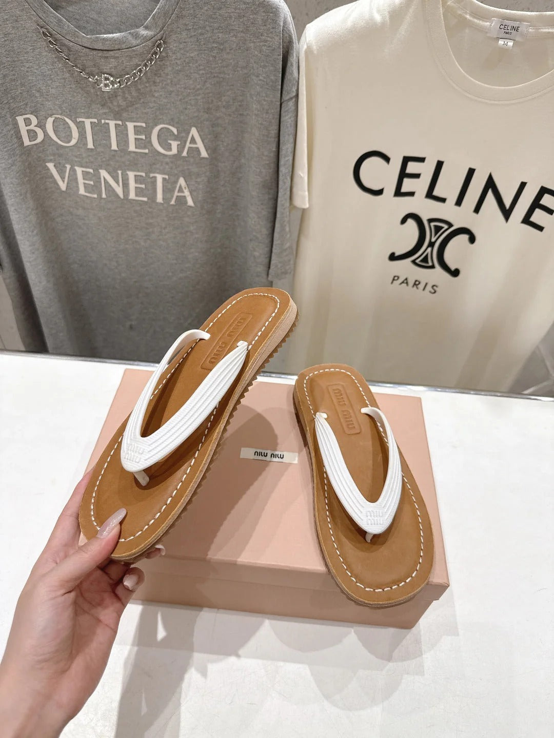 Miumiu 26ss Thong Sandals Suede Cowhide 713100