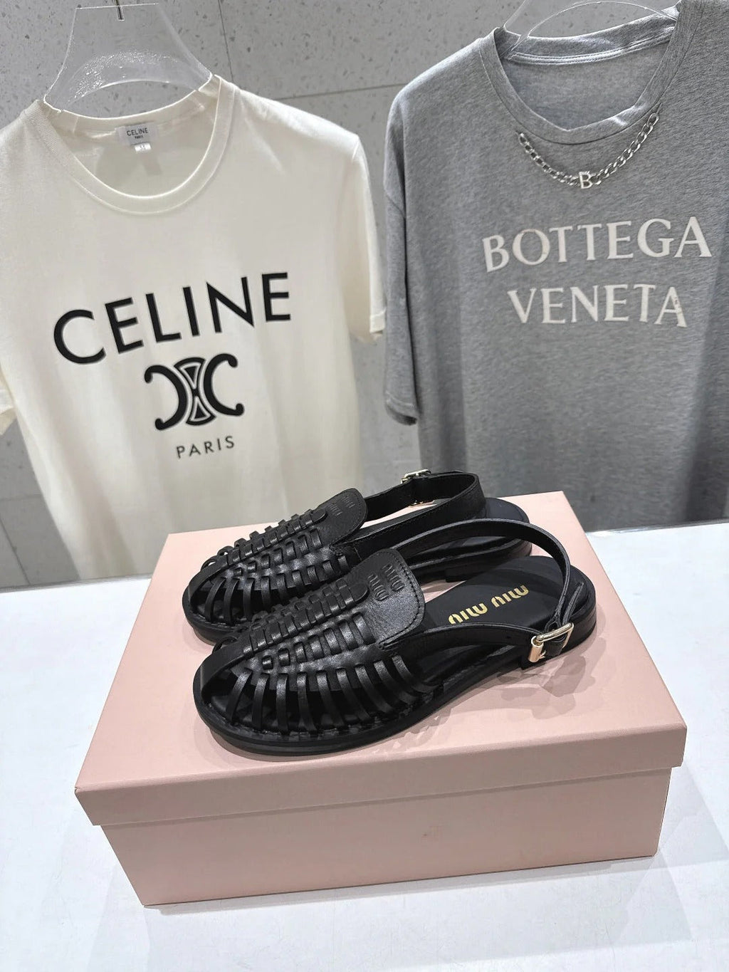 Miumiu 26ss Flat Sandals Black Woven Cowhide 713123