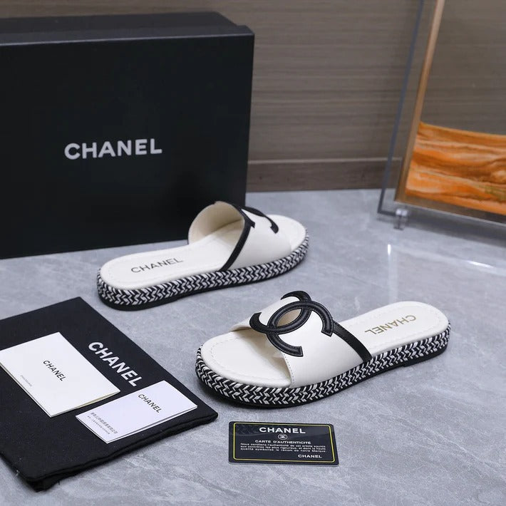 CC 2026 Slippers White Sheepskin 758400