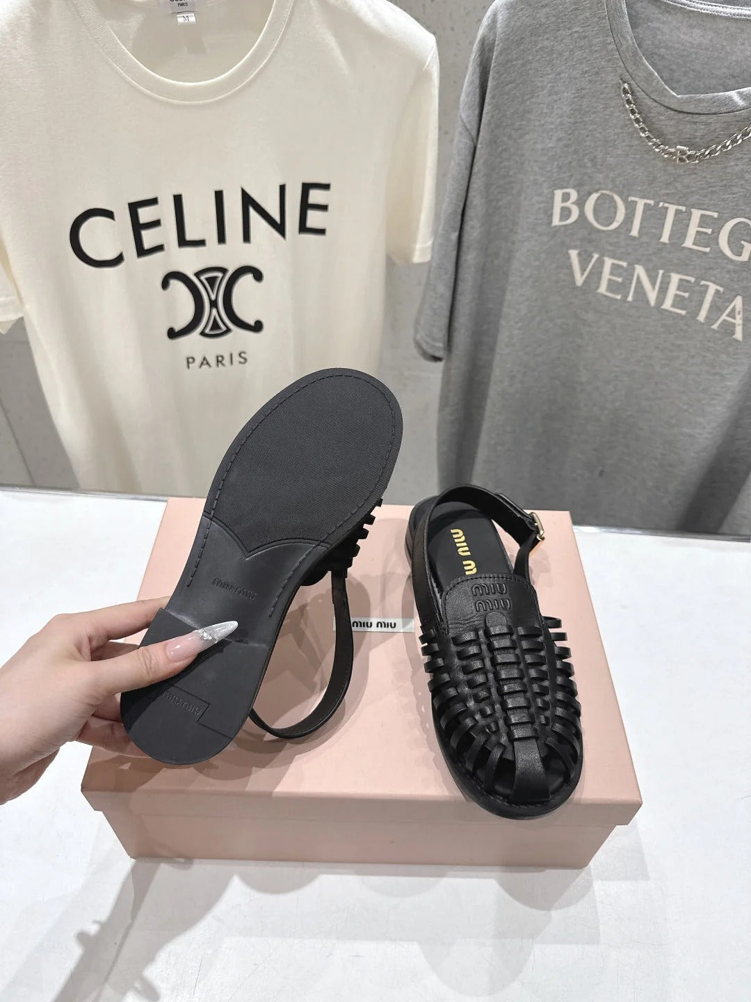 Miumiu 26ss Flat Sandals Black Woven Cowhide 713123