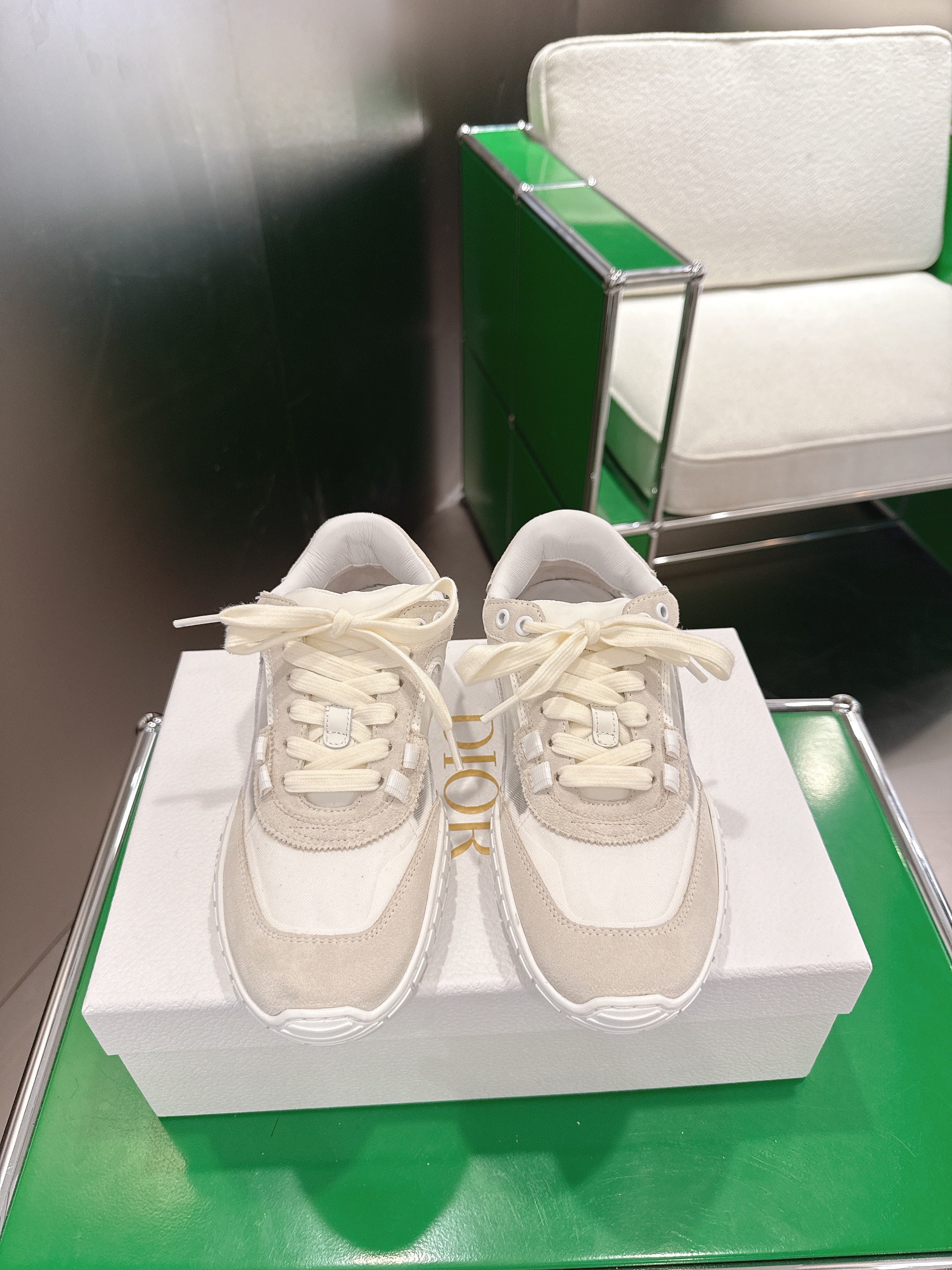CD Tech Sneakers White Light Pale Taupe Cowhide Mesh Suede 562673