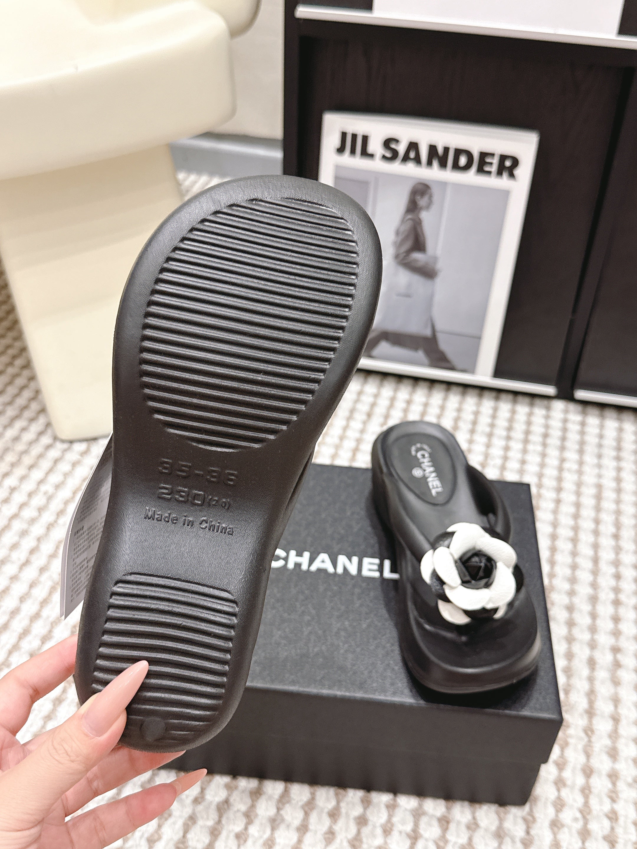 CC 26SS Thong Sandals Black White Leather 721684