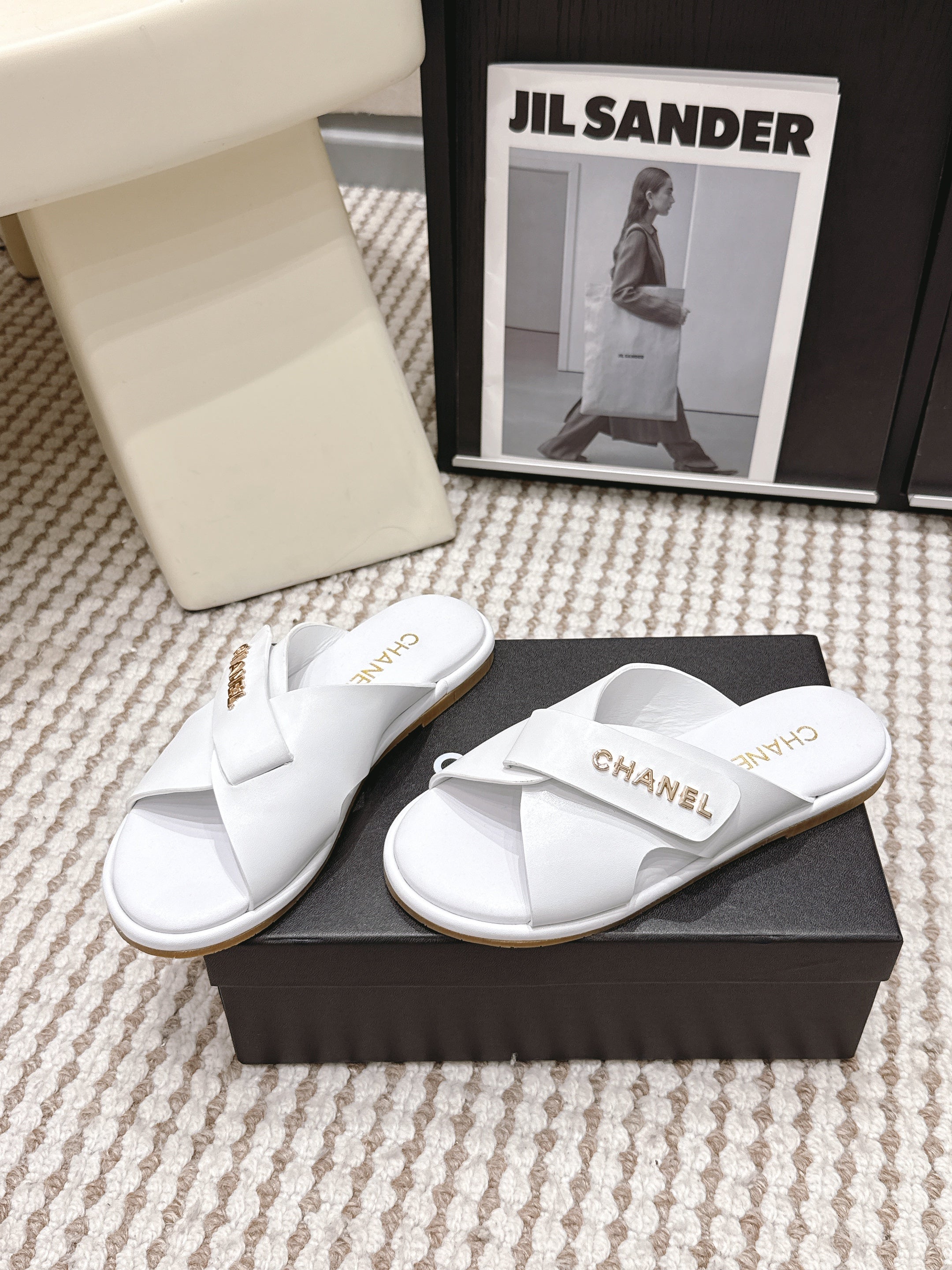 CC 26s Slip-on Sandals White Leather 721686