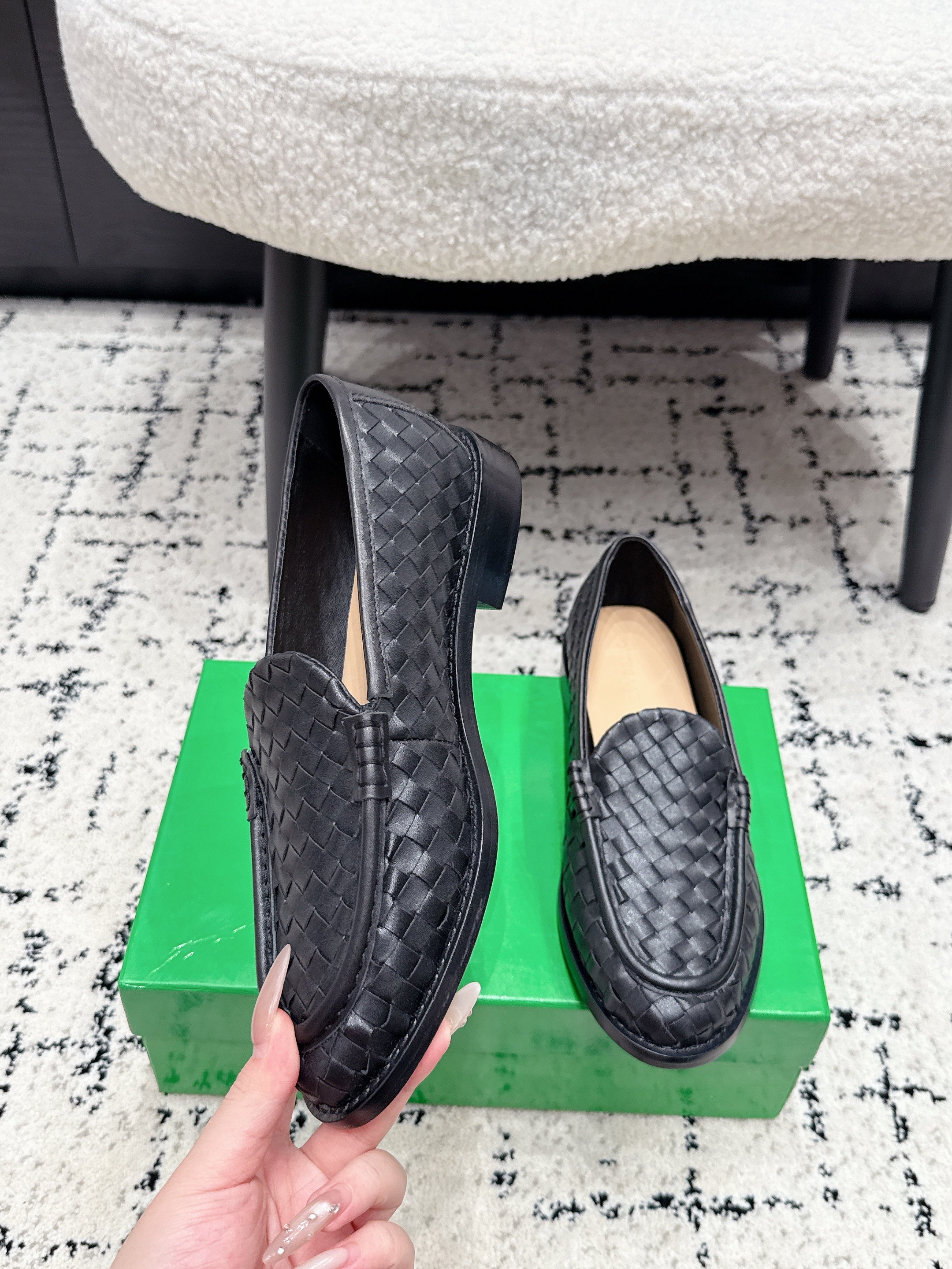 BV Silenzio Loafer Black Woven Leather 769993