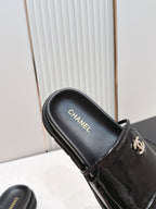 CC Flat Slip-on Sandals Black Glossy Leather 798341