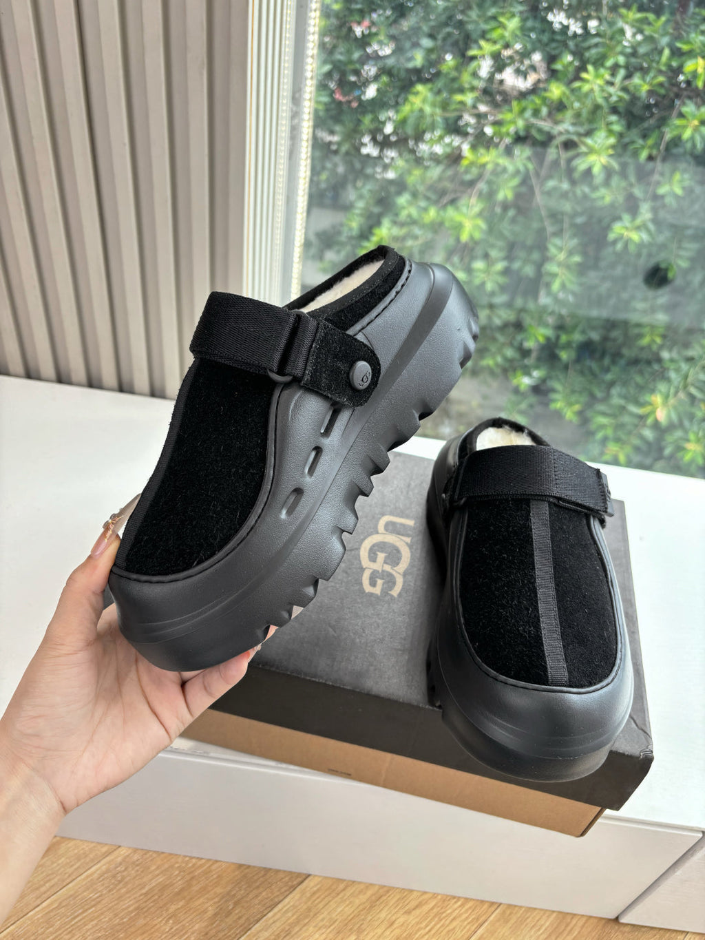 UGG PeakMod Mule Black Suede 525928