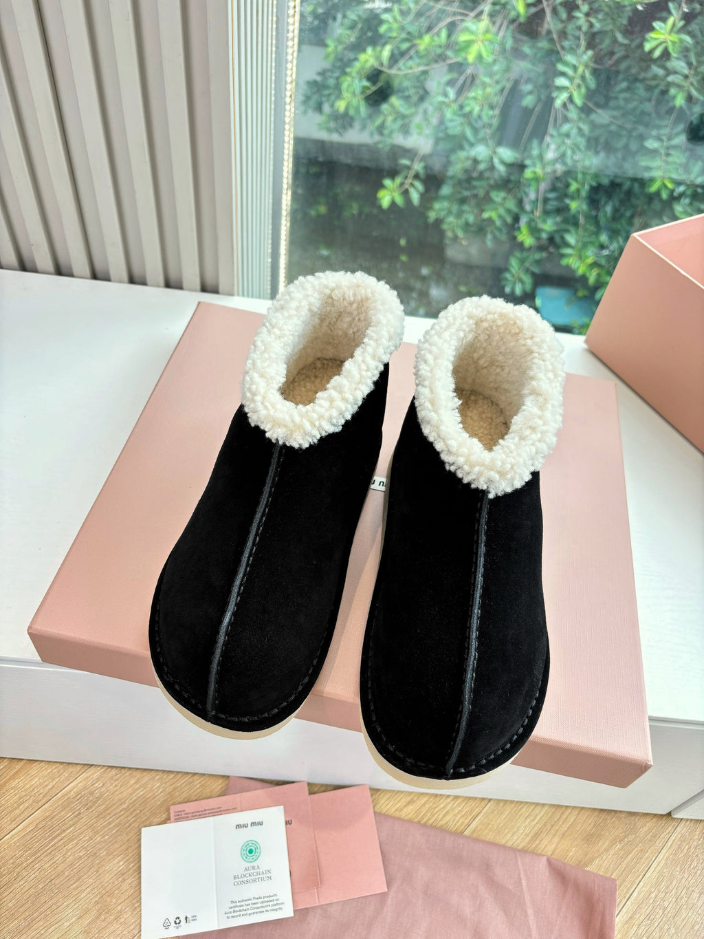 Miu FW25 Snow Boots Black White Wool Suede 506651