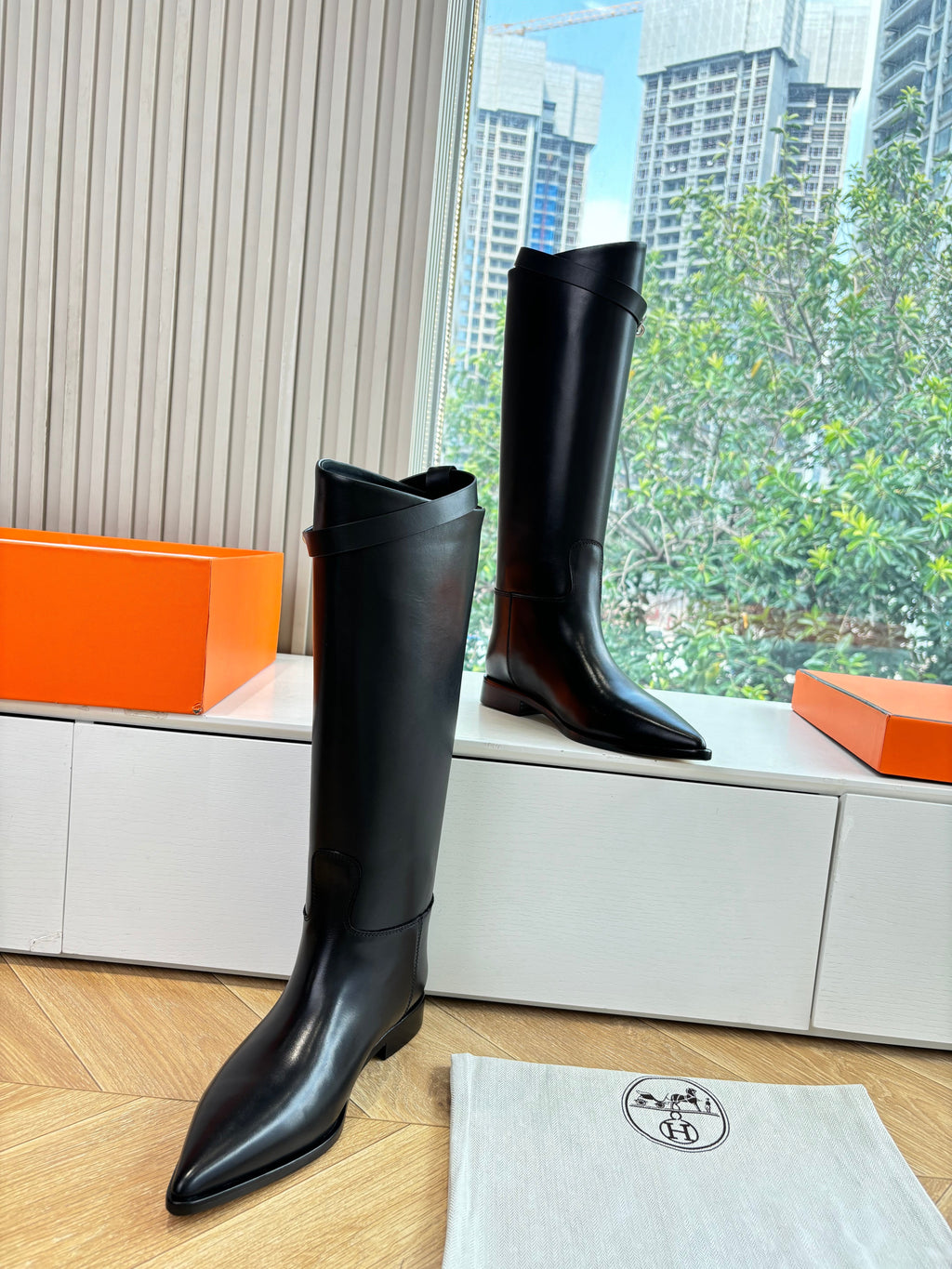 HM Lizy Boot Black Cowhide 548752