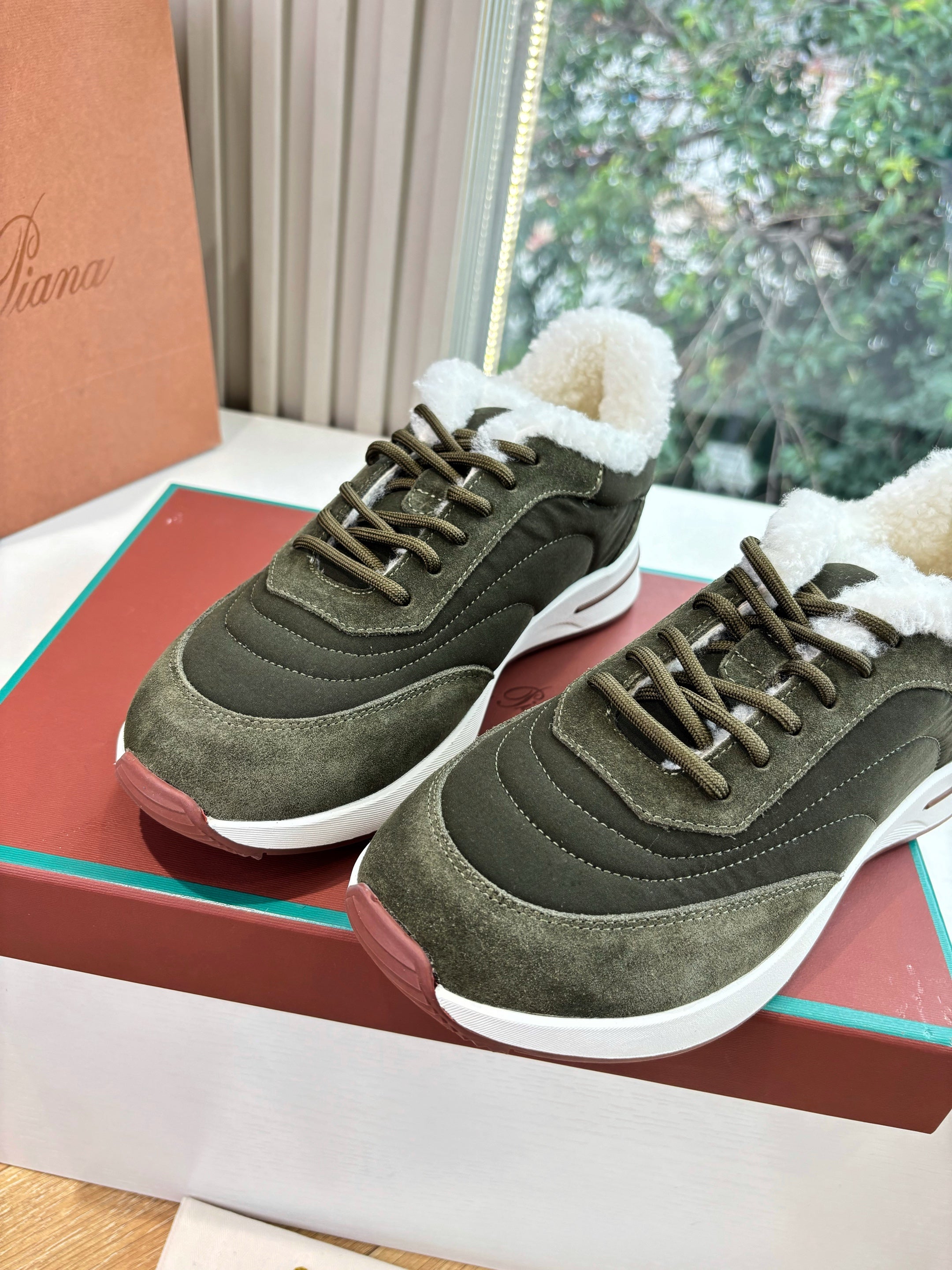 LP Weekend Walk Sneaker Olive Green Fur Suede 549514