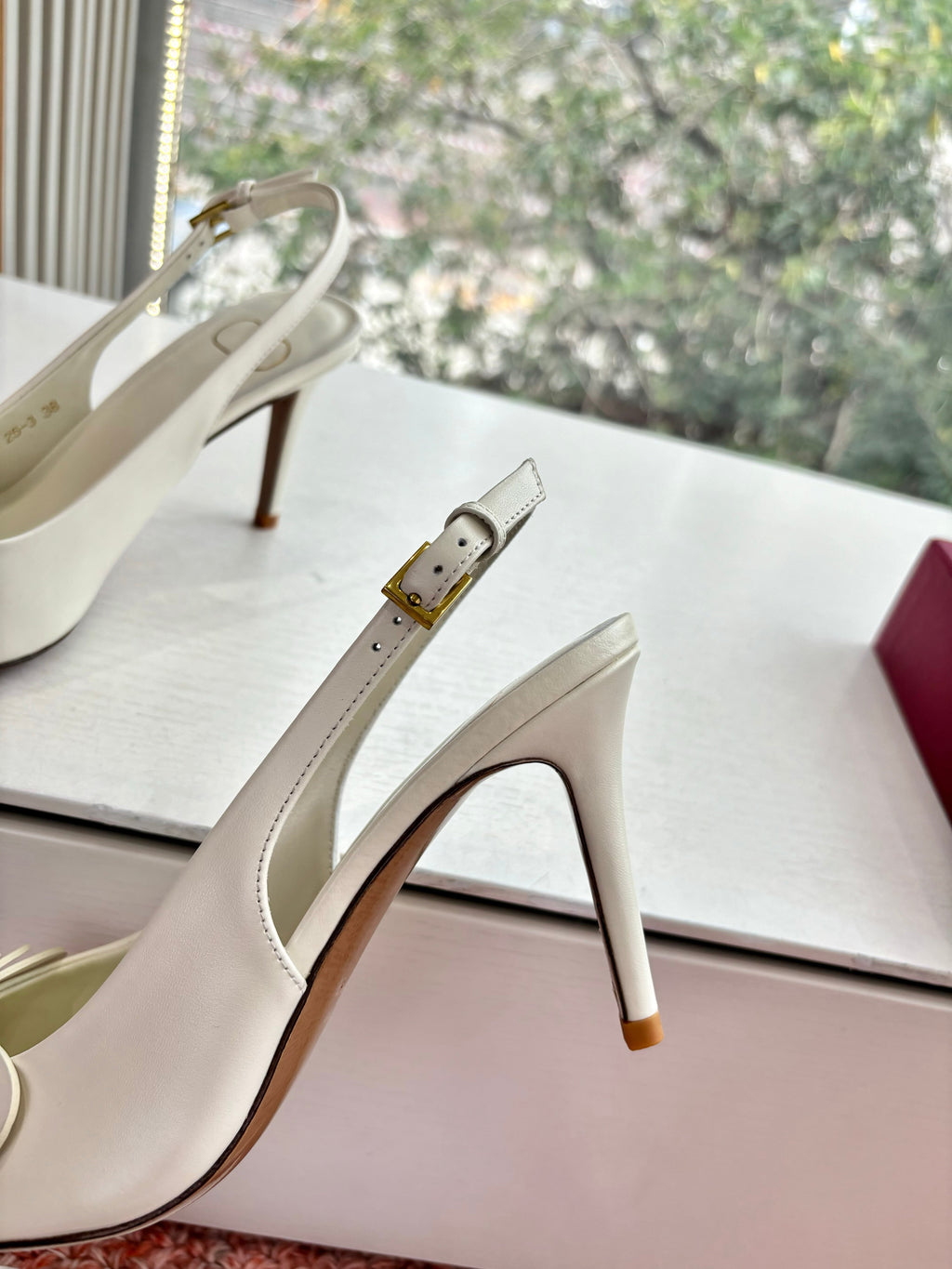 VT 26s Butterfly Slingback White Leather 604040