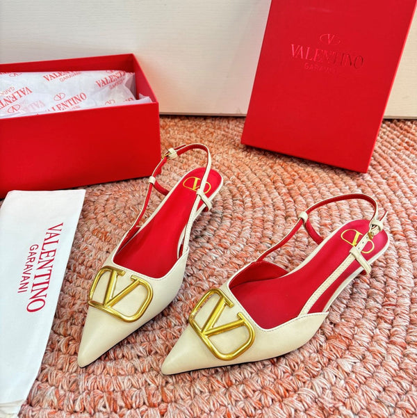 VLogo Signature Slingback 40mm Cream Sheepskin 702218