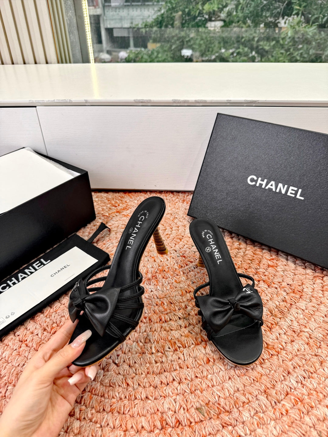 CC 26s Bow Heels Sandals Black Sheepskin 703671