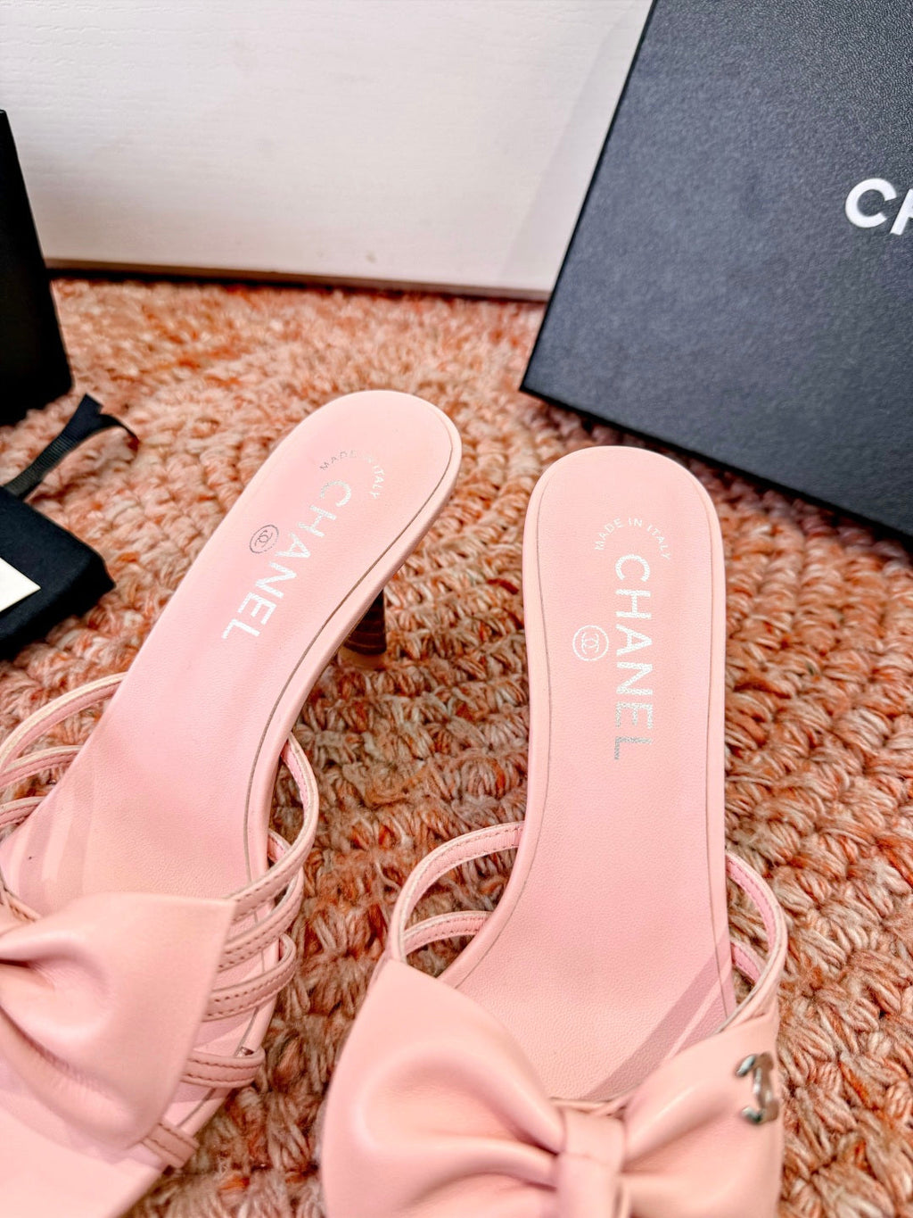 CC 26s Bow Heels Sandals Pink Sheepskin 703672