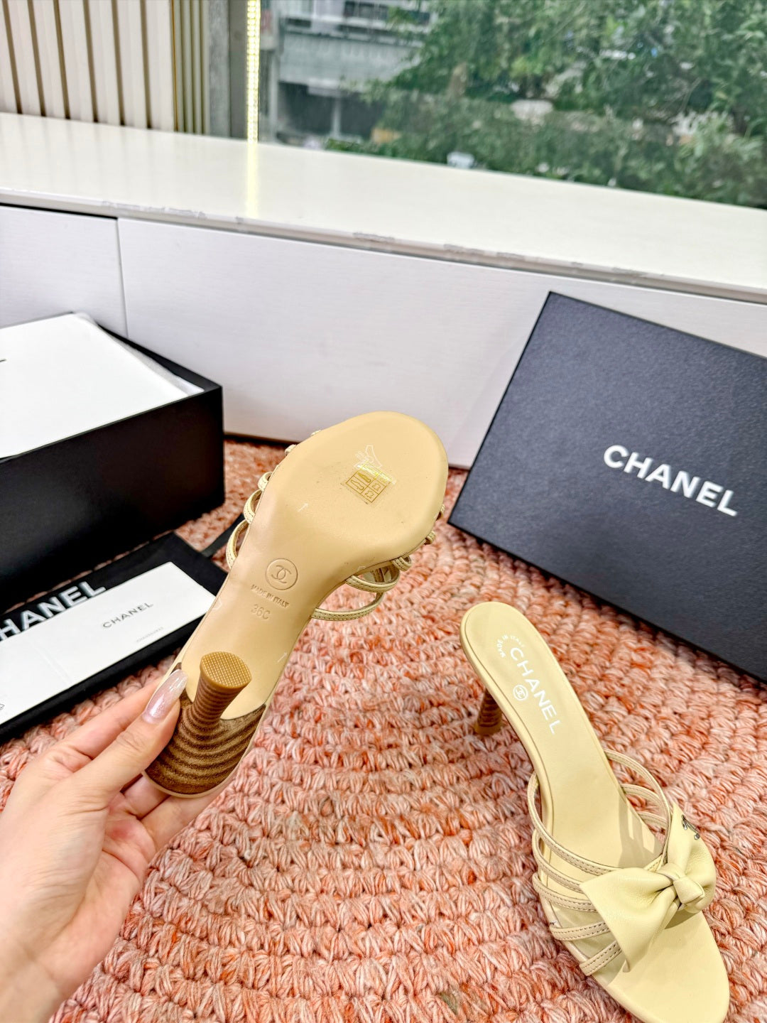 CC 26s Bow Heels Sandals Beige Sheepskin 703673