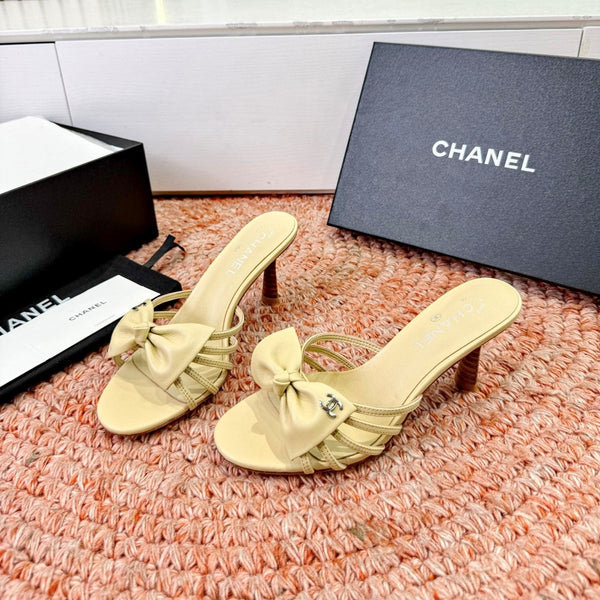 CC 26s Bow Heels Sandals Beige Sheepskin 703673