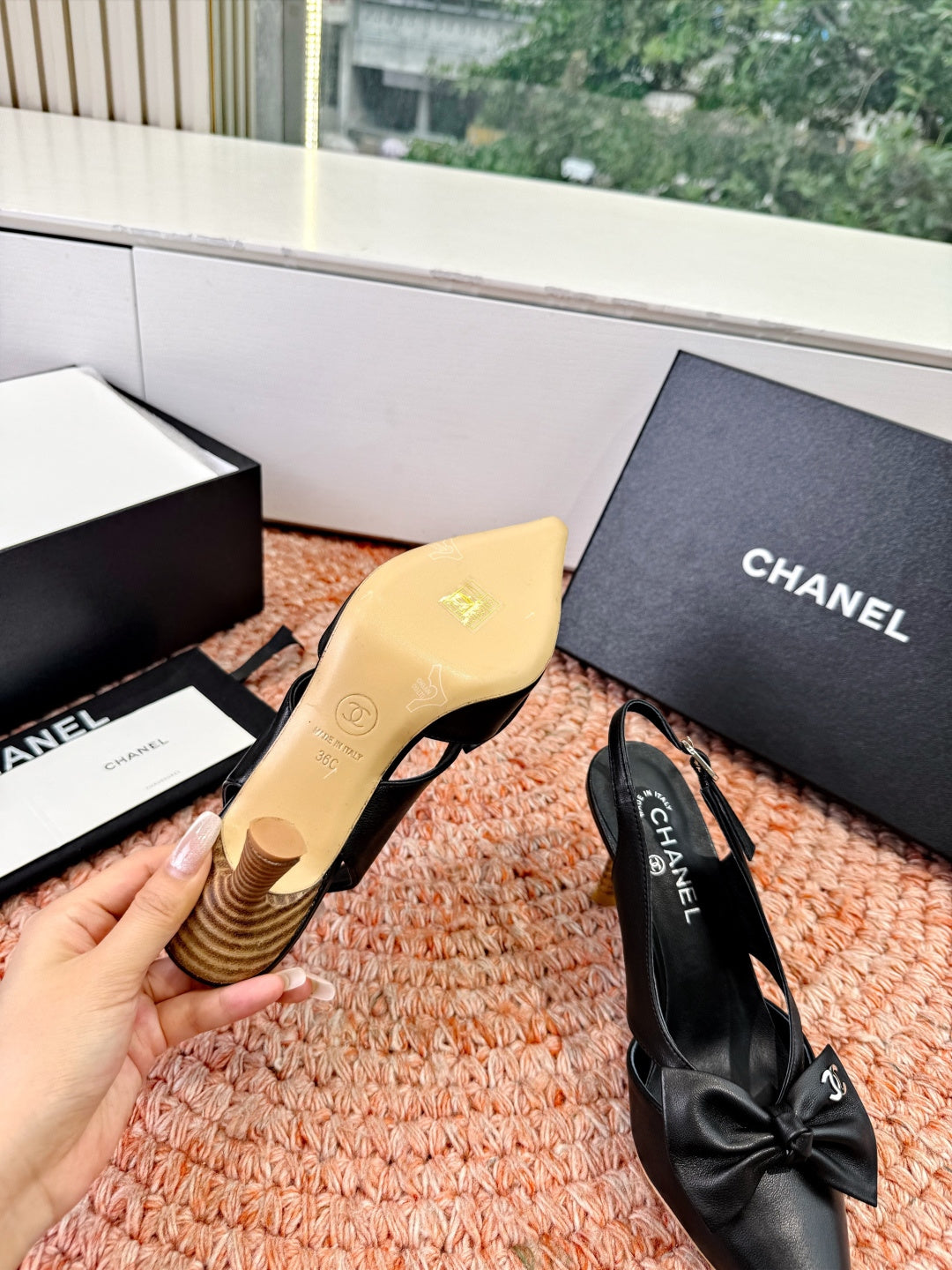 CC 26s Bow Heels 7cm Slingback Black Sheepskin 703665