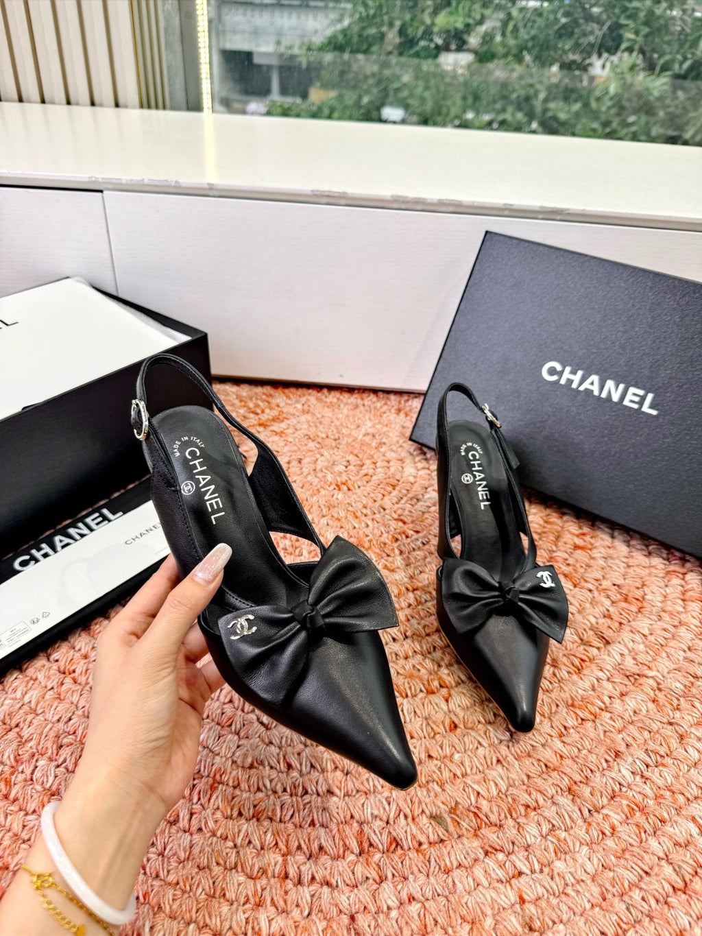 CC 26s Bow Heels 7cm Slingback Black Sheepskin 703665