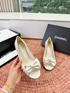 CC 26s Bow High Heels White Sheepskin 703676