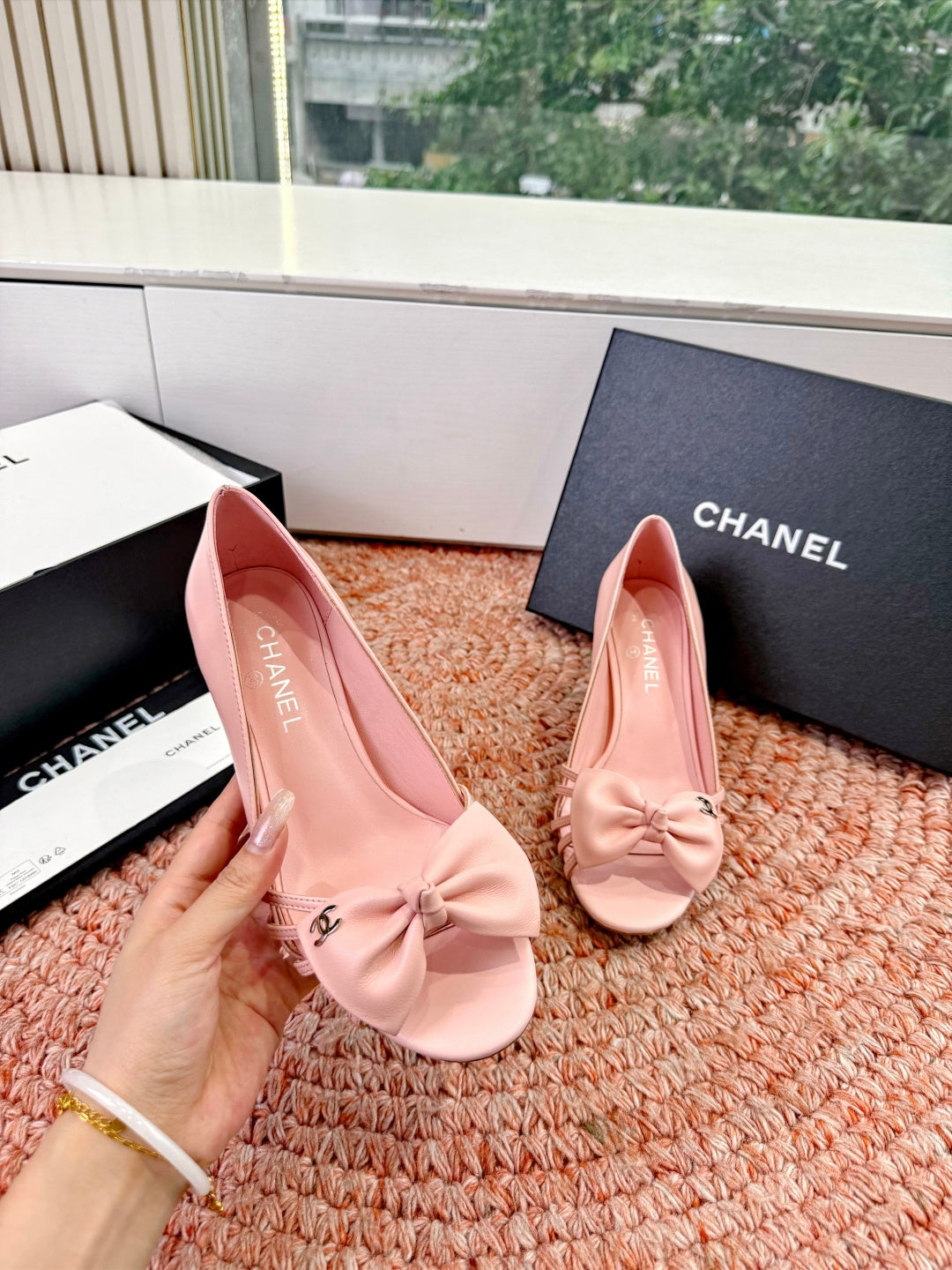 CC 26s Bow Heels Sandals Pink Sheepskin 703677