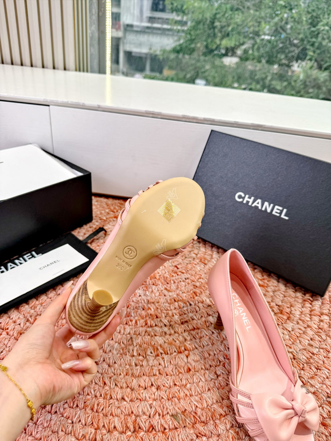 CC 26s Bow Heels Sandals Pink Sheepskin 703677