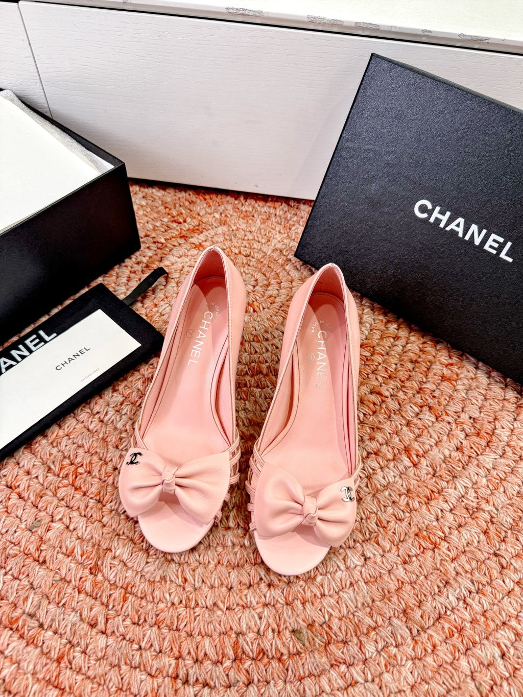 CC 26s Bow Heels Sandals Pink Sheepskin 703677