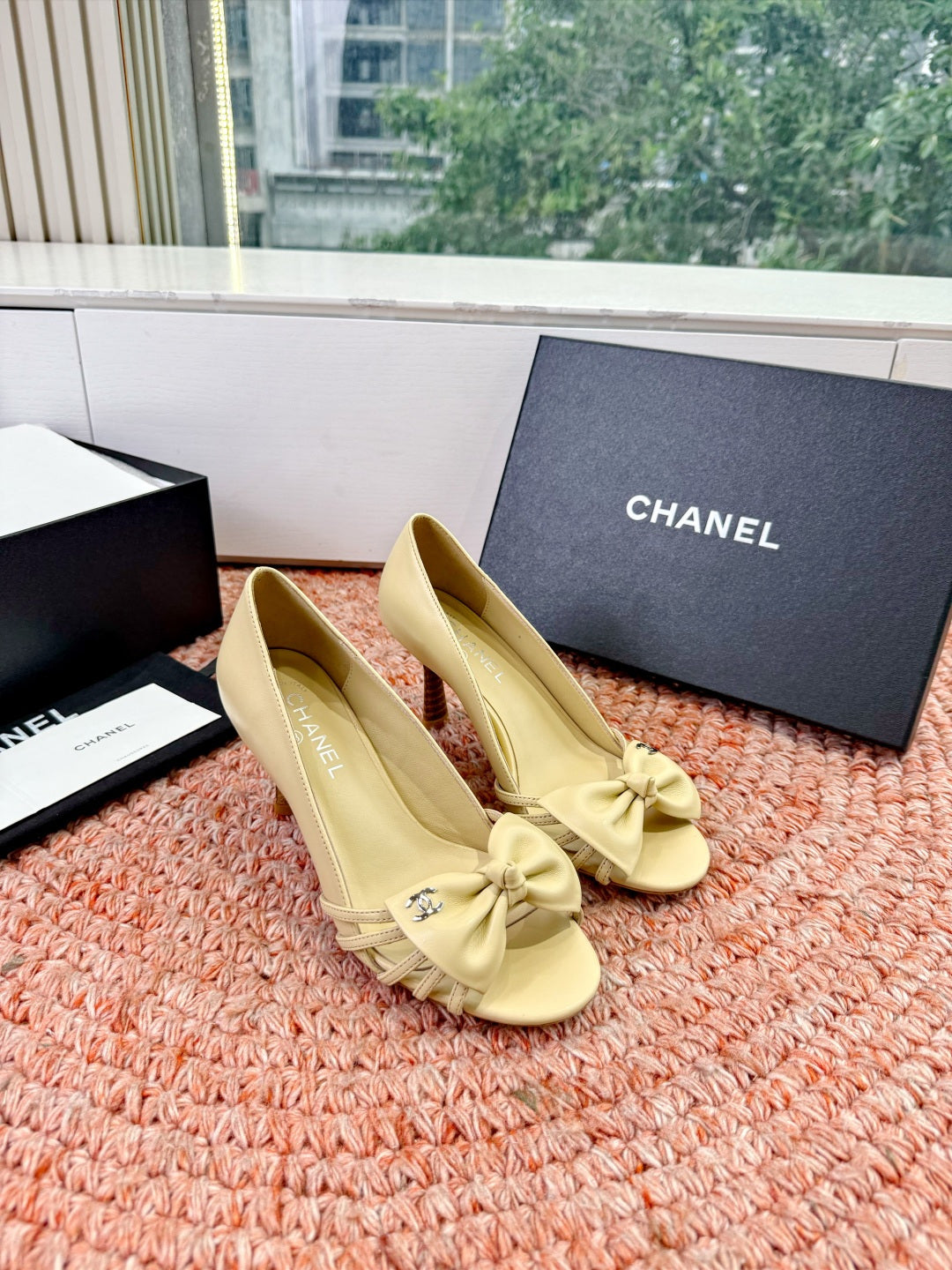 CC 26s Bow High Heels  Beige Sheepskin 703678