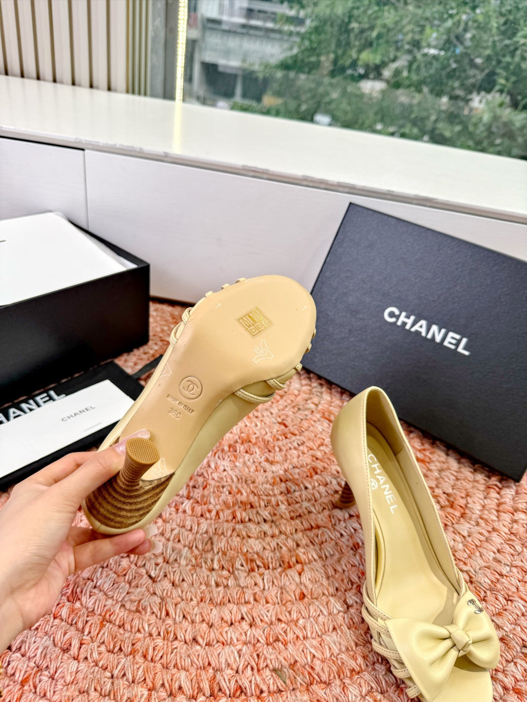 CC 26s Bow High Heels  Beige Sheepskin 703678