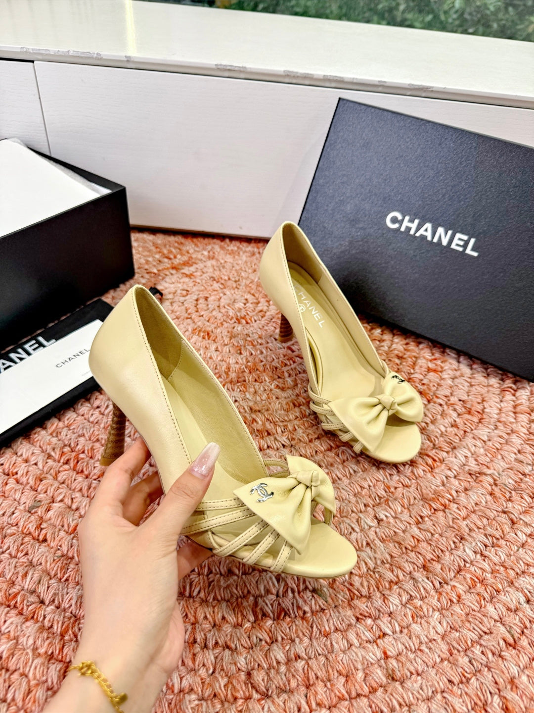 CC 26s Bow High Heels  Beige Sheepskin 703678
