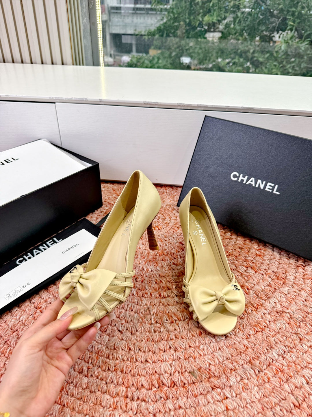 CC 26s Bow High Heels  Beige Sheepskin 703678